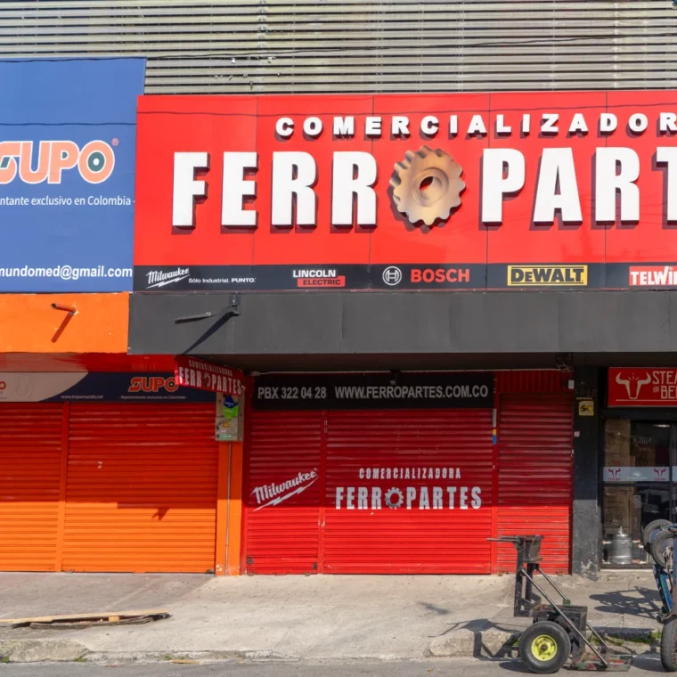 aviso-publicitario-ferreteria